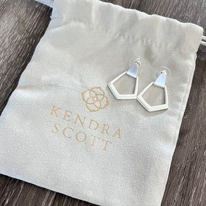 Kendra Scott PAXTON HOOP EARRINGS IN BRIGHT SILVER